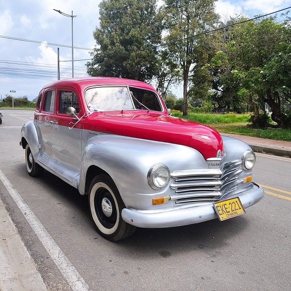 Sedã Dodge Plymouth 1947 Plymouth deluxe en Funza