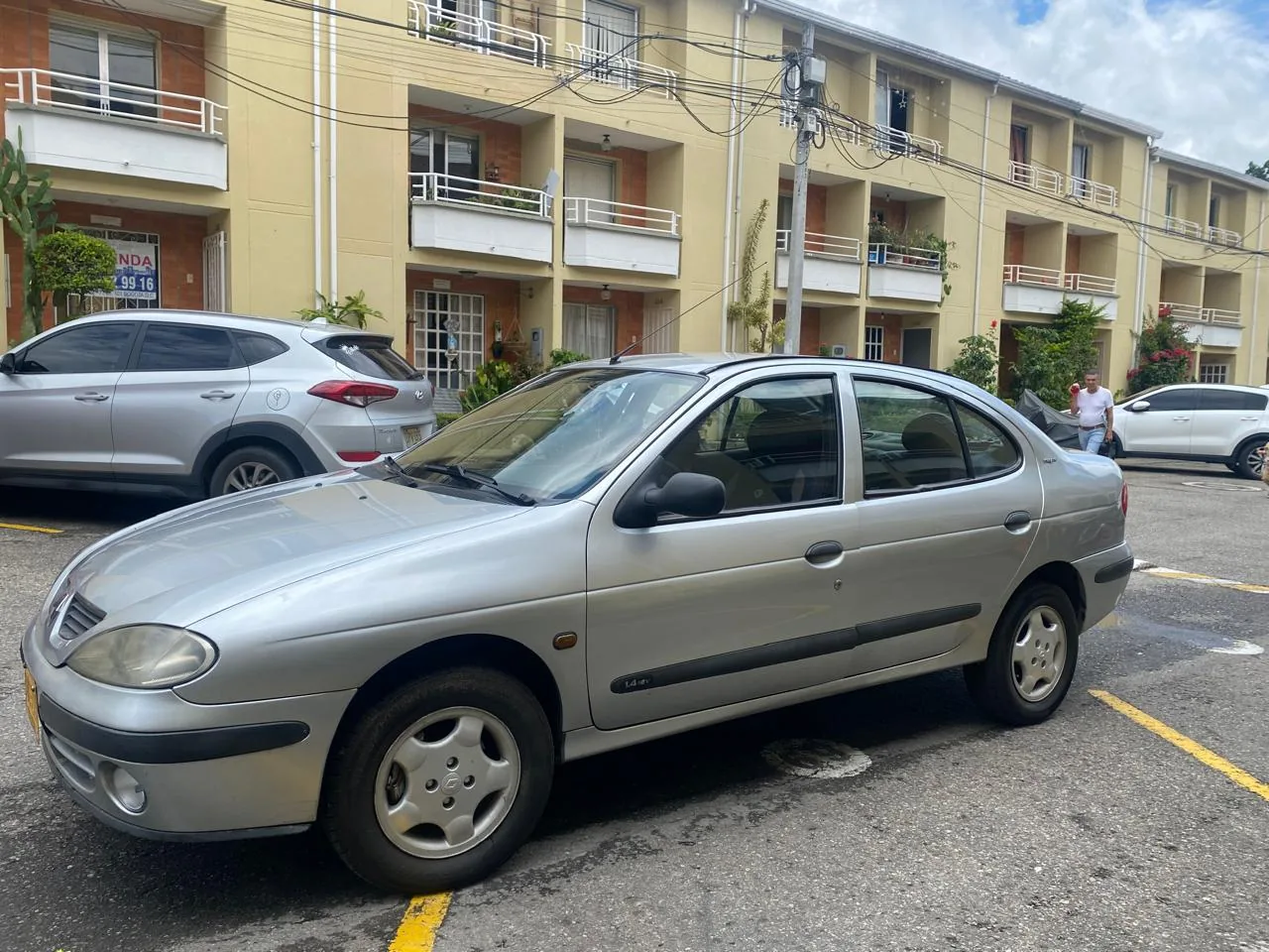 Sedán Renault Megane 2001 MEGAN en Bucaramanga — foto 2