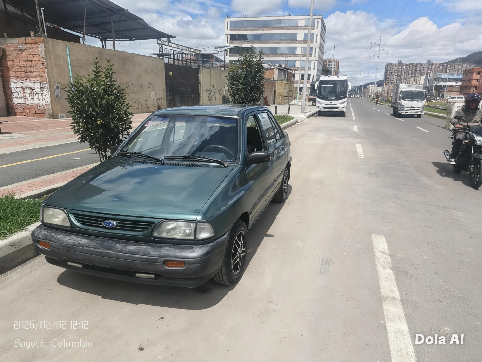 Sedán Ford Festiva 1998 en Bogotá — foto 3