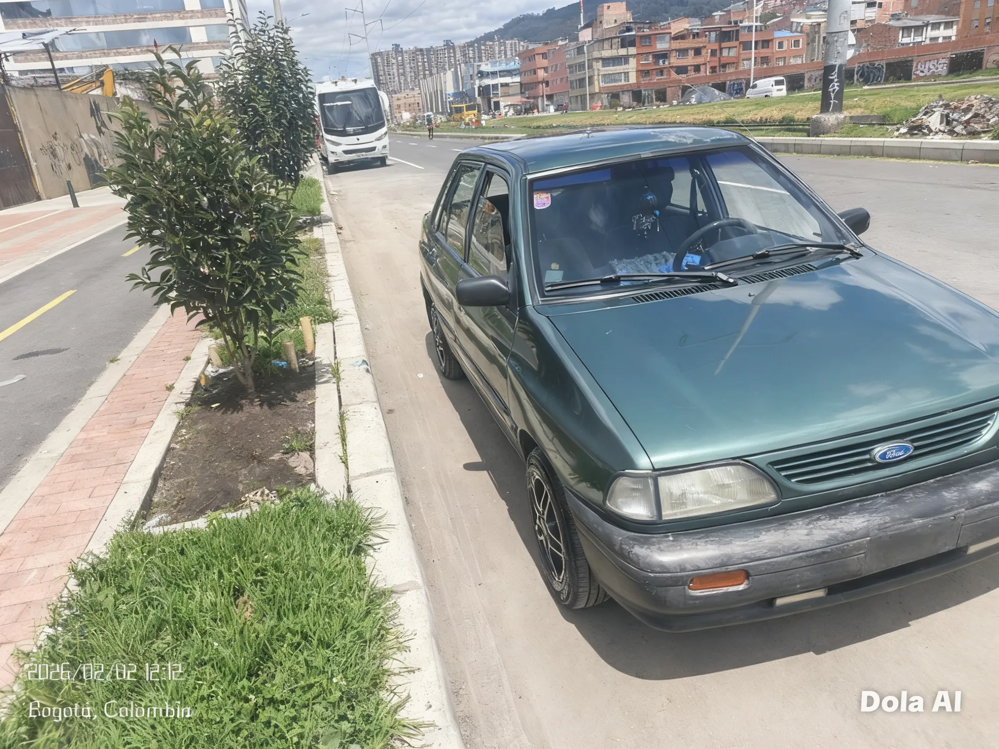 Sedán Ford Festiva 1998 en Bogotá — foto 2