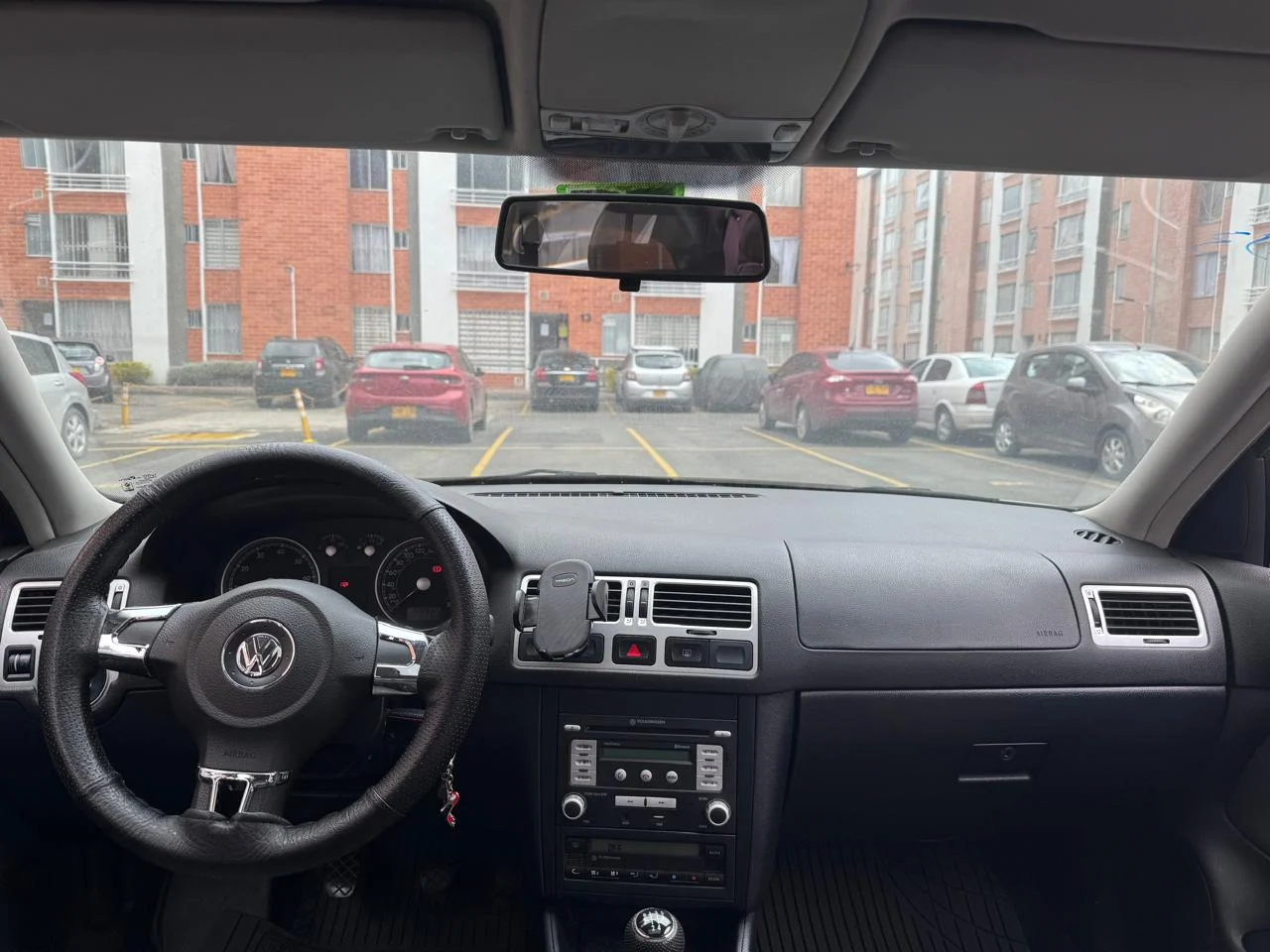 Sedã Volkswagen Jetta 2011 Trendline en Bogotá — foto 4