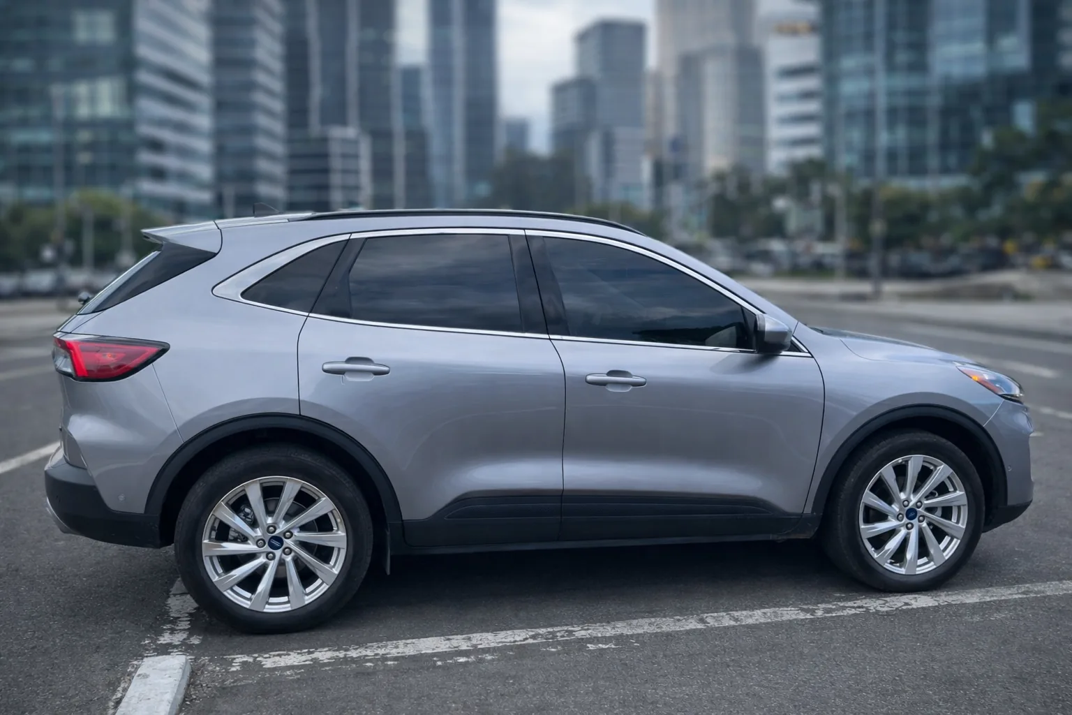 SUV Ford Escape 2021 Titanium en Cota — foto 3