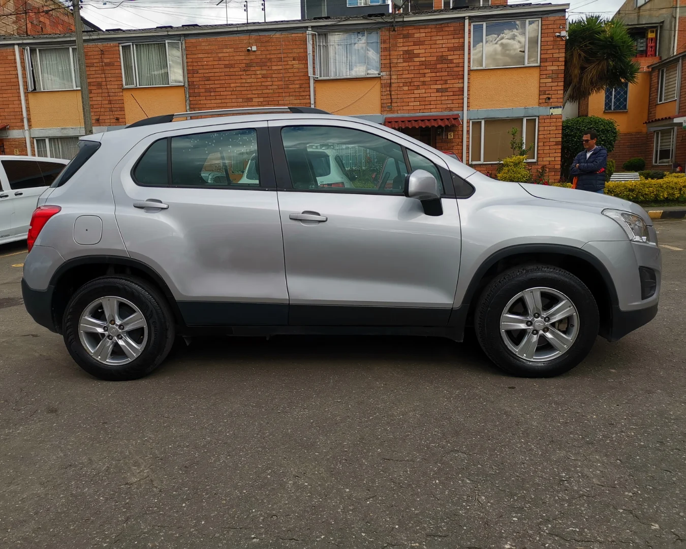 Caminhonete Chevrolet Tracker 2016 ls en Bogotá — foto 4