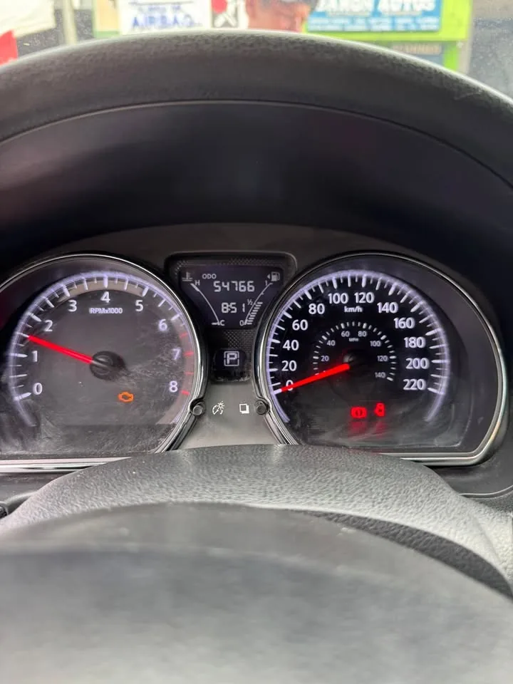 Sedã Nissan Versa 2018 en Bogotá — foto 3