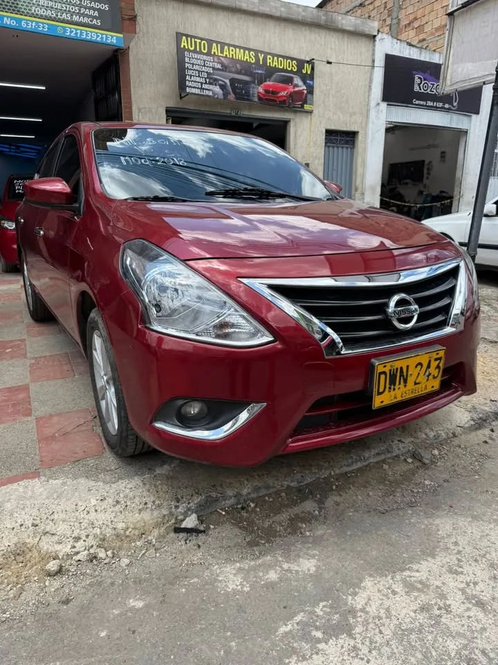 Sedã Nissan Versa 2018 en Bogotá — foto 6