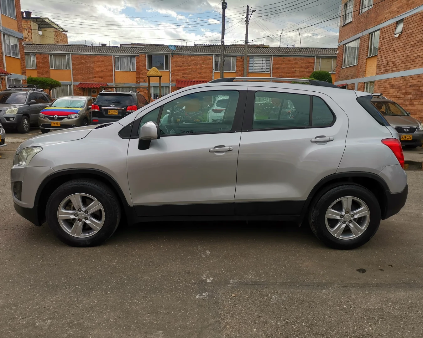 Caminhonete Chevrolet Tracker 2016 ls en Bogotá — foto 9