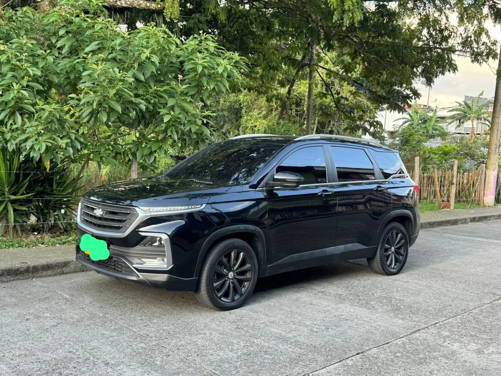 SUV Chevrolet Captiva 2023 en Armenia — foto 2