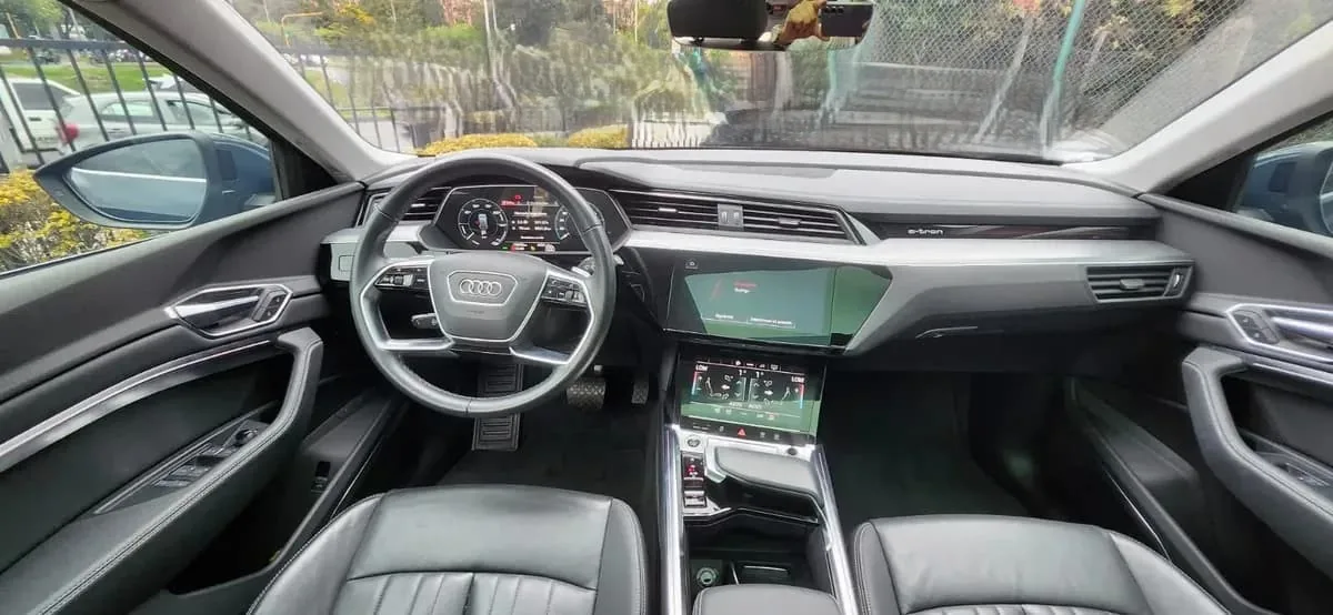 SUV Audi E-Tron Sportback 2023 en Medellín — foto 8