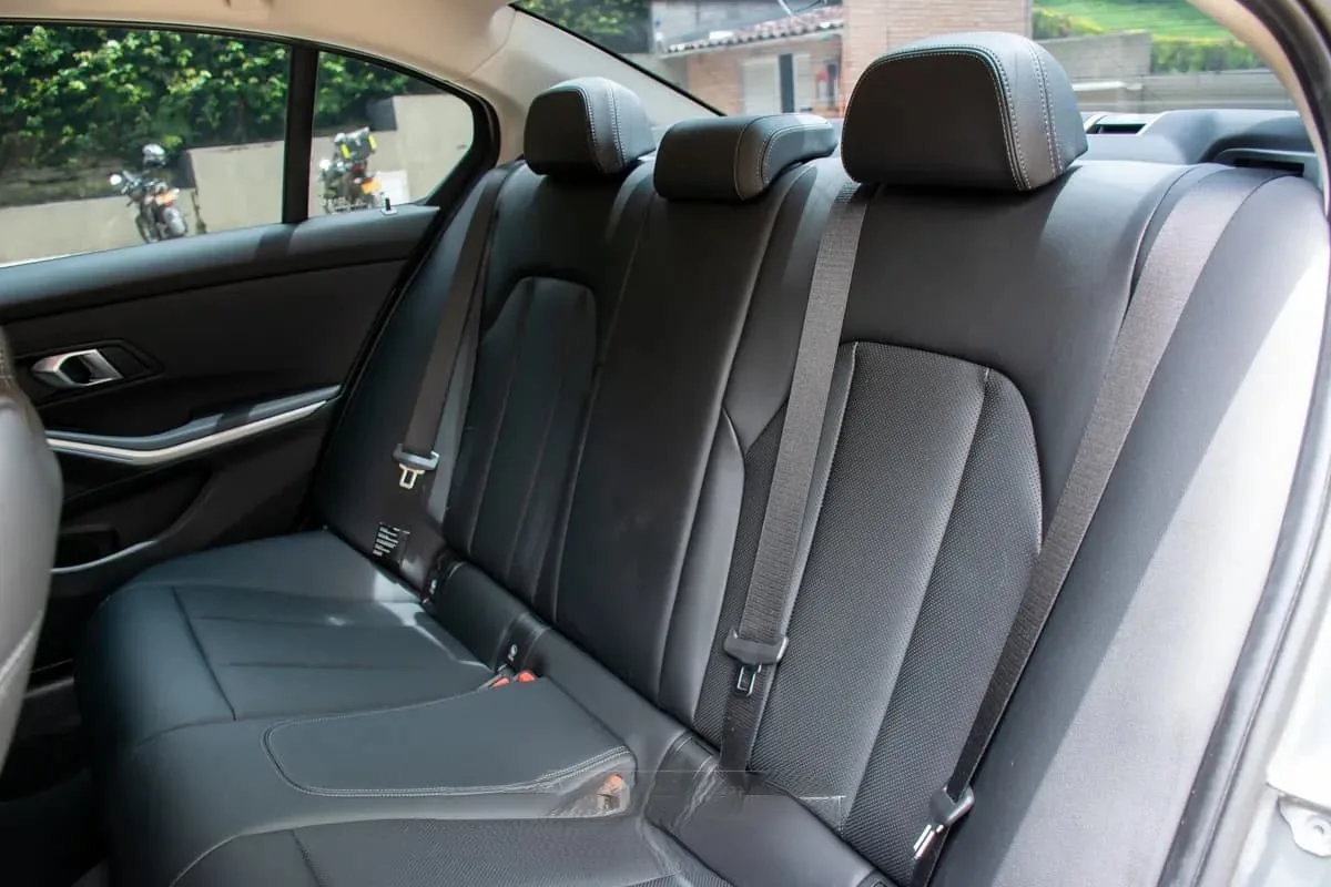 Sedã BMW 320i G20 2026 en Bucaramanga — foto 8