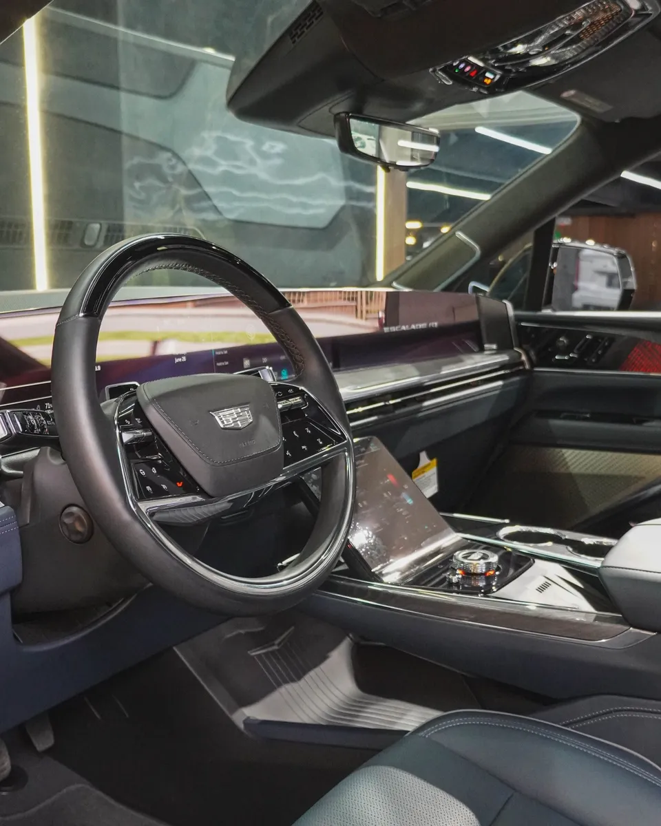SUV Cadillac Escalade 2025 en Medellín — foto 5