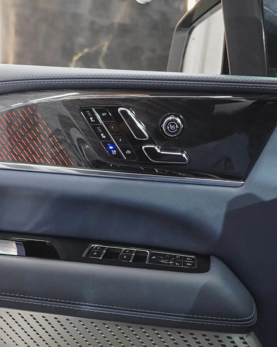 SUV Cadillac Escalade 2025 en Medellín — foto 7