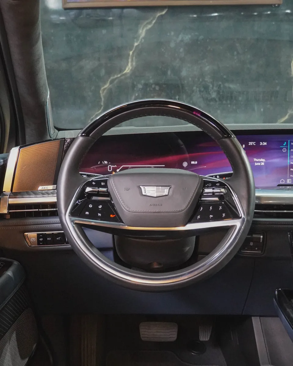 SUV Cadillac Escalade 2025 en Medellín — foto 8