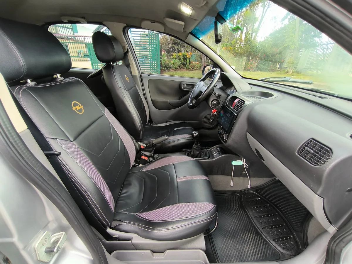 Hatchback Chevrolet Corsa 2005 en Bogotá — foto 10