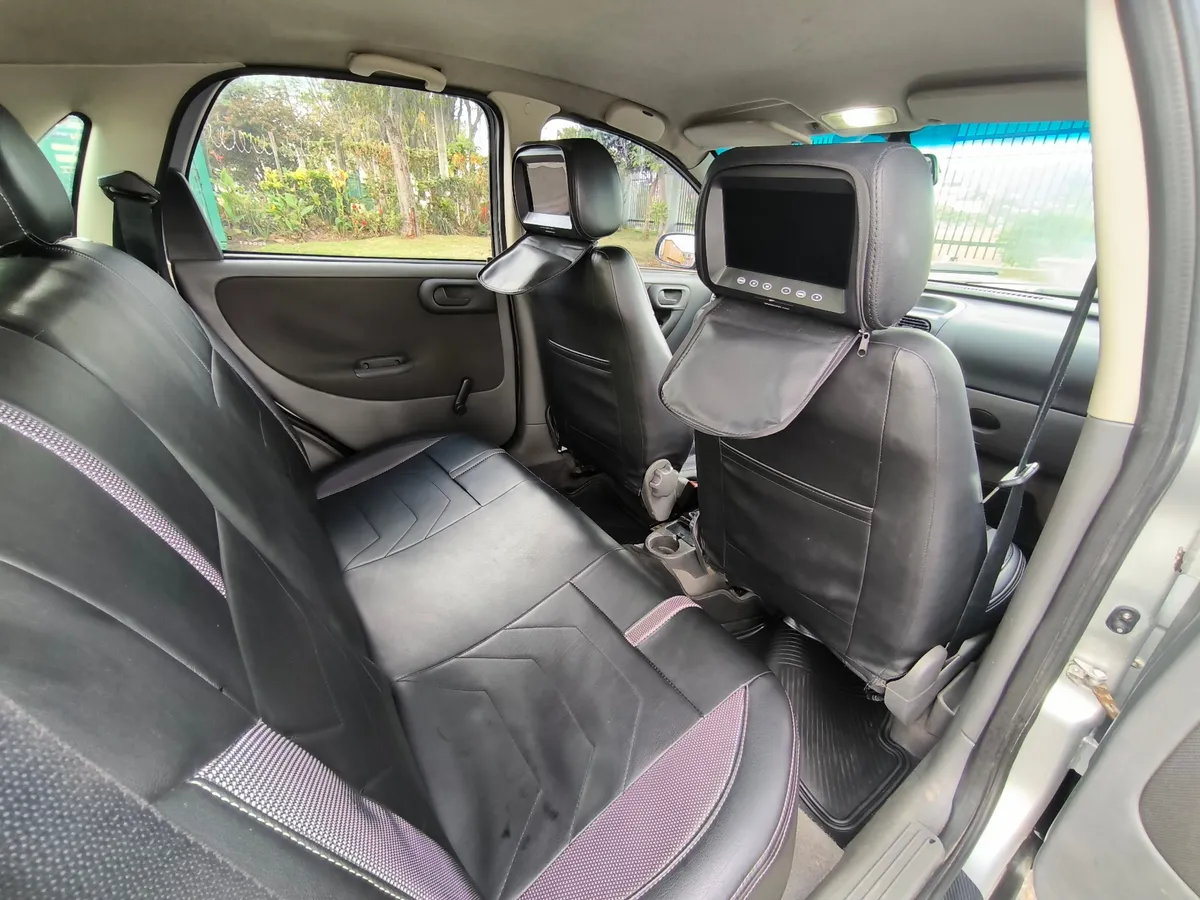 Hatchback Chevrolet Corsa 2005 en Bogotá — foto 12