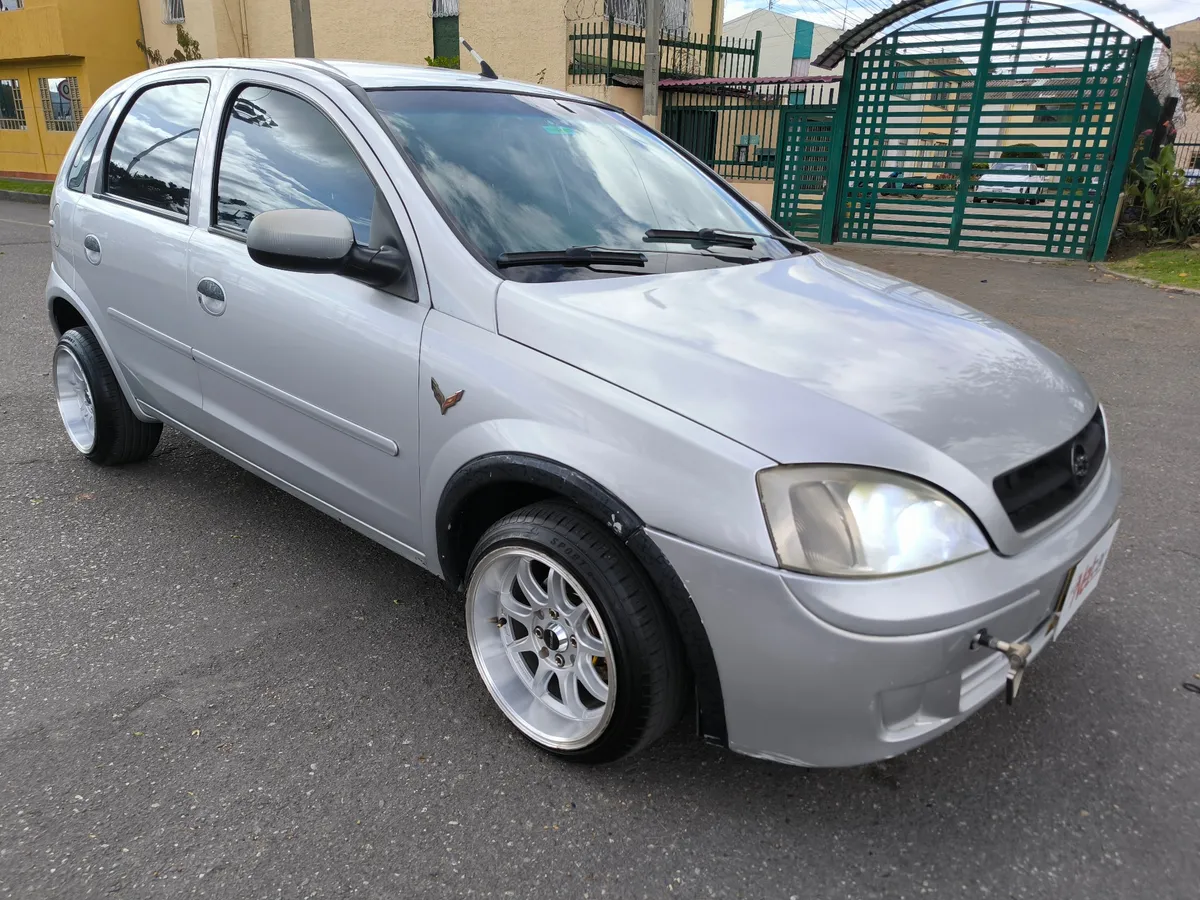 Hatchback Chevrolet Corsa 2005 en Bogotá