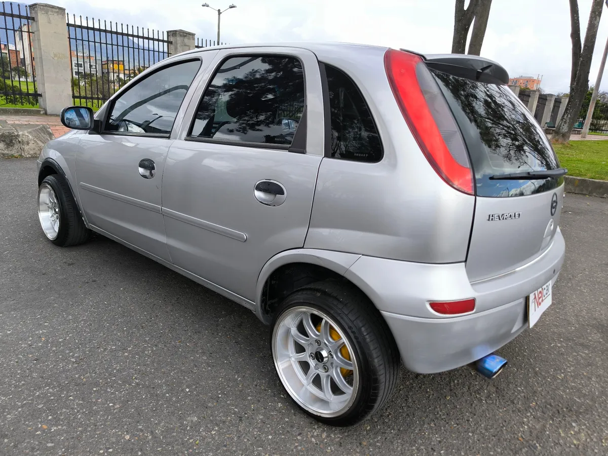 Hatchback Chevrolet Corsa 2005 en Bogotá — foto 5