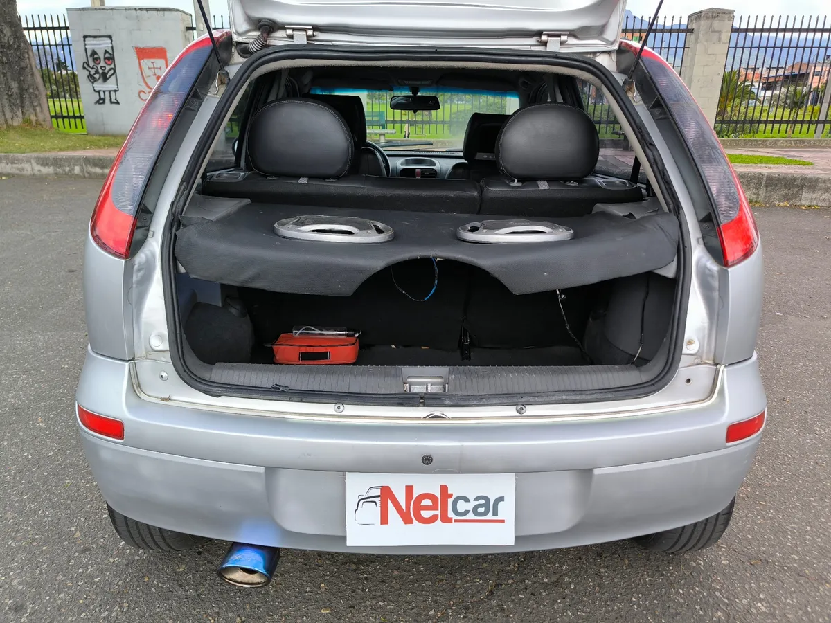 Hatchback Chevrolet Corsa 2005 en Bogotá — foto 7