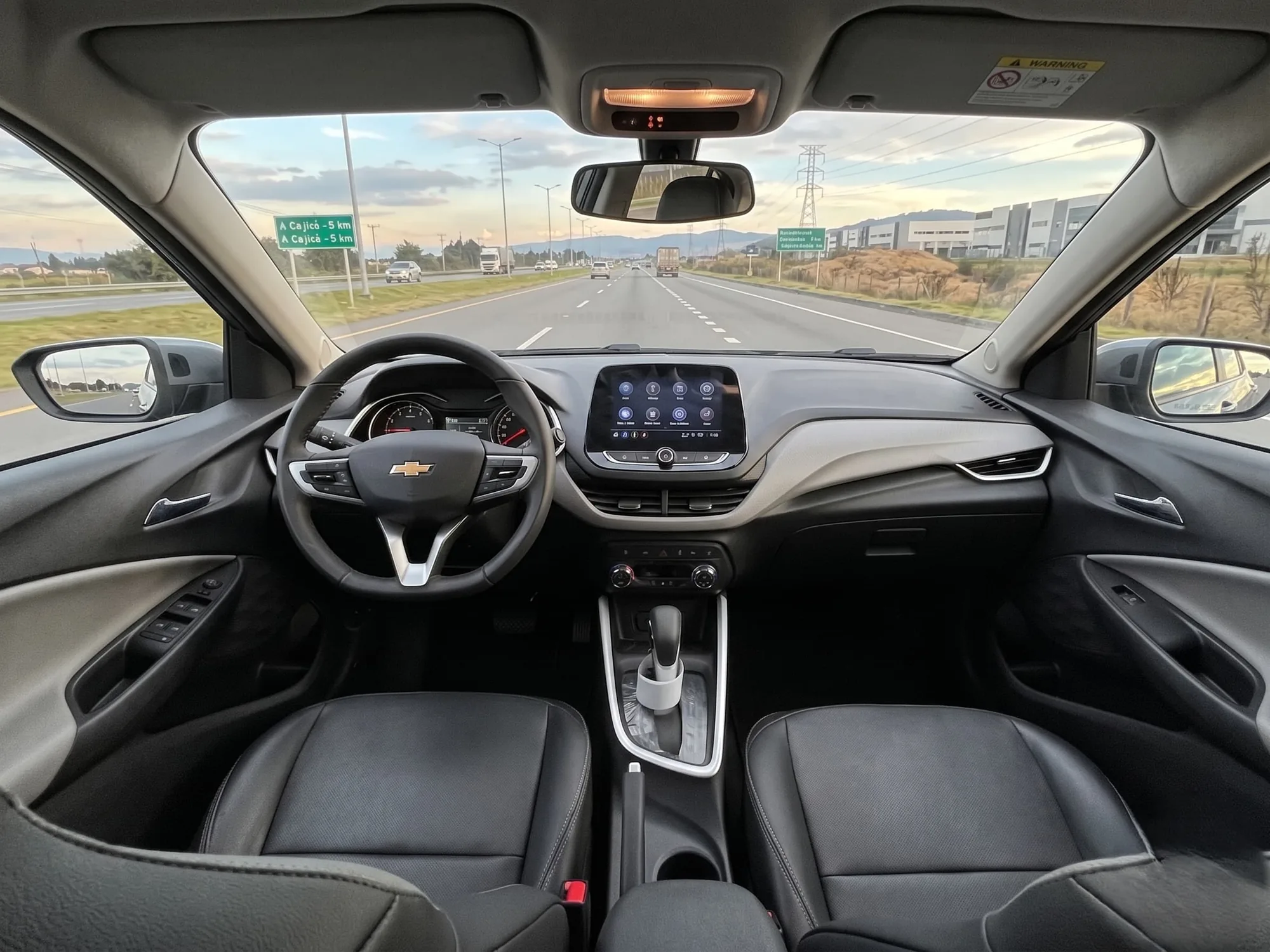 Sedã Chevrolet Onix Premier 2025 en Bogotá — foto 3
