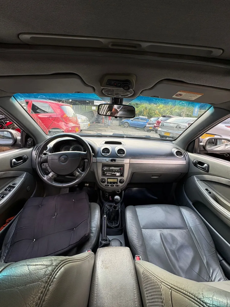 Sedã Chevrolet Optra 2008 en Envigado — foto 9