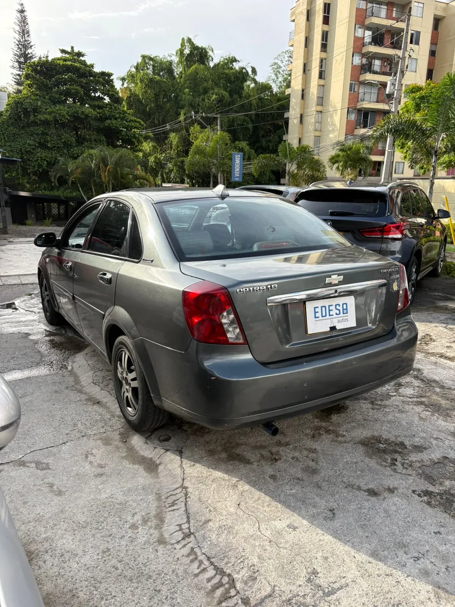 Sedã Chevrolet Optra 2008 en Envigado — foto 4