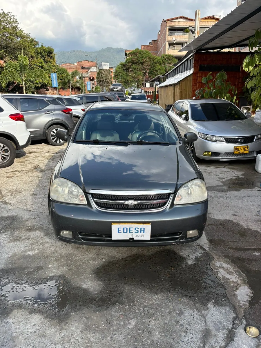 Sedã Chevrolet Optra 2008 en Envigado — foto 2