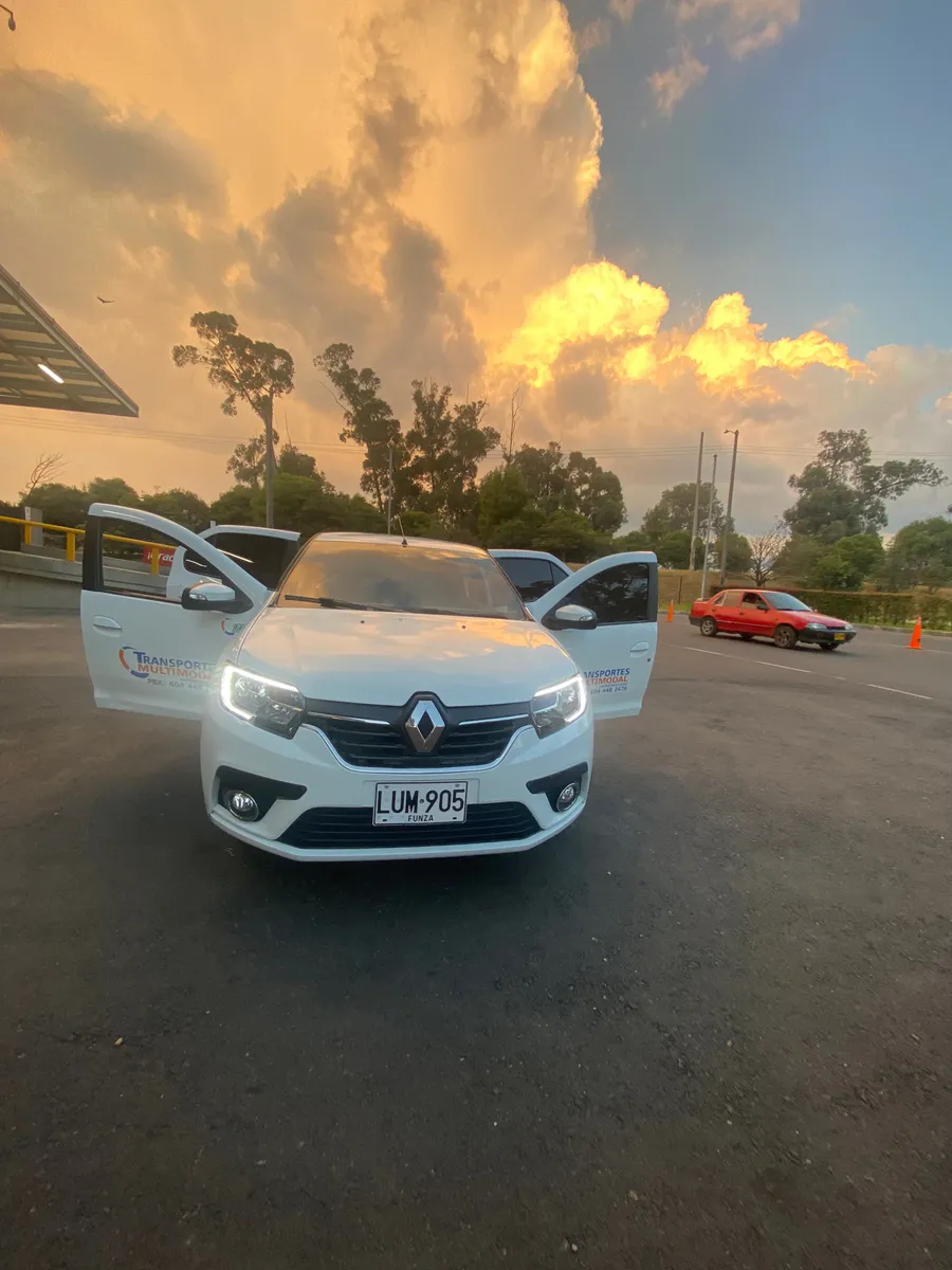 Sedã Renault Logan 2023 en Bogotá