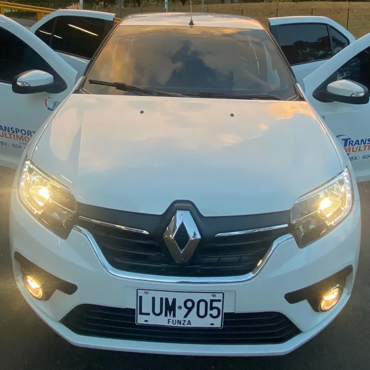 Sedã Renault Logan 2023 en Bogotá — foto 5
