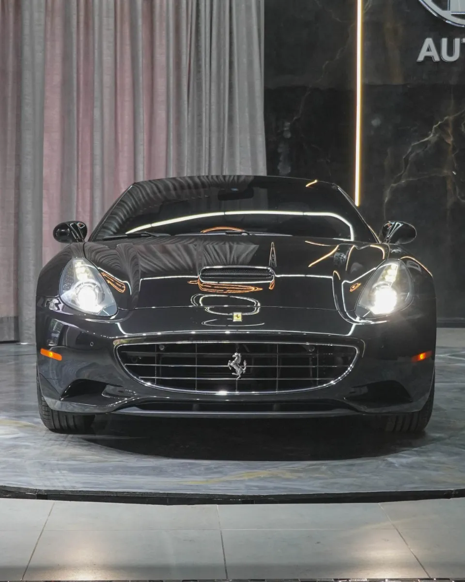 Conversível Ferrari California 2010 en Medellín — foto 2