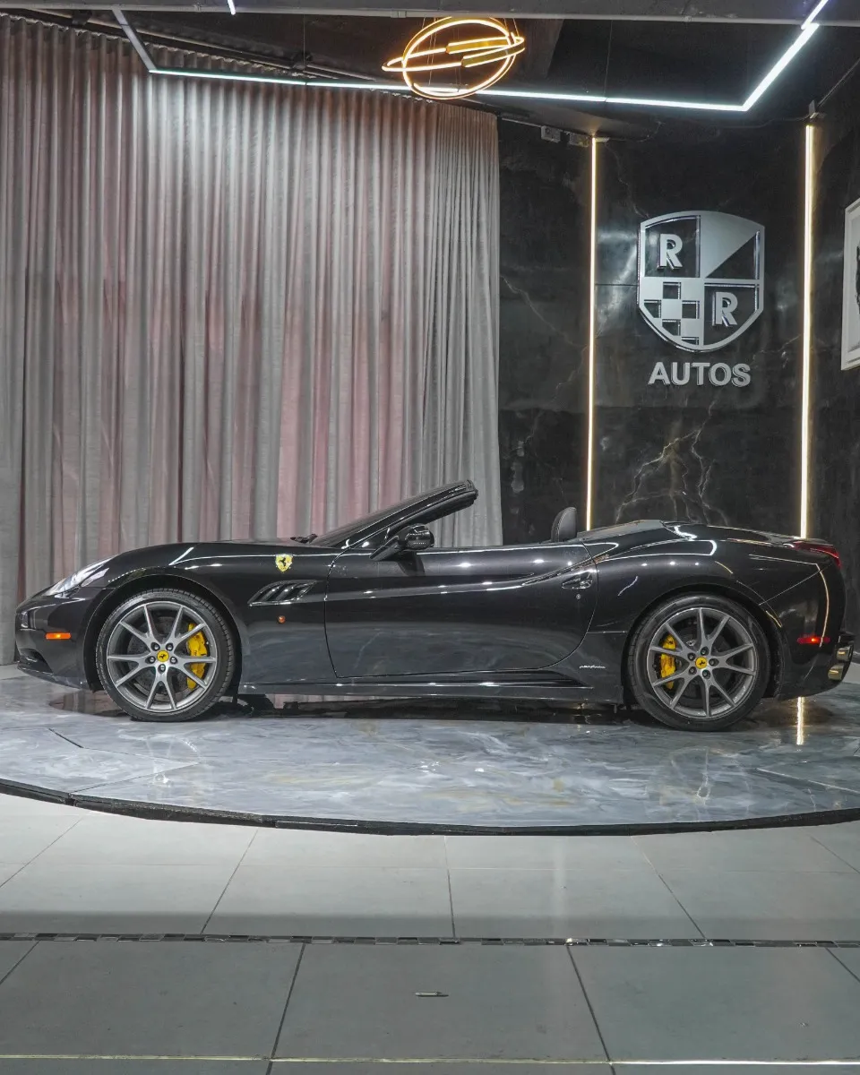 Conversível Ferrari California 2010 en Medellín — foto 3