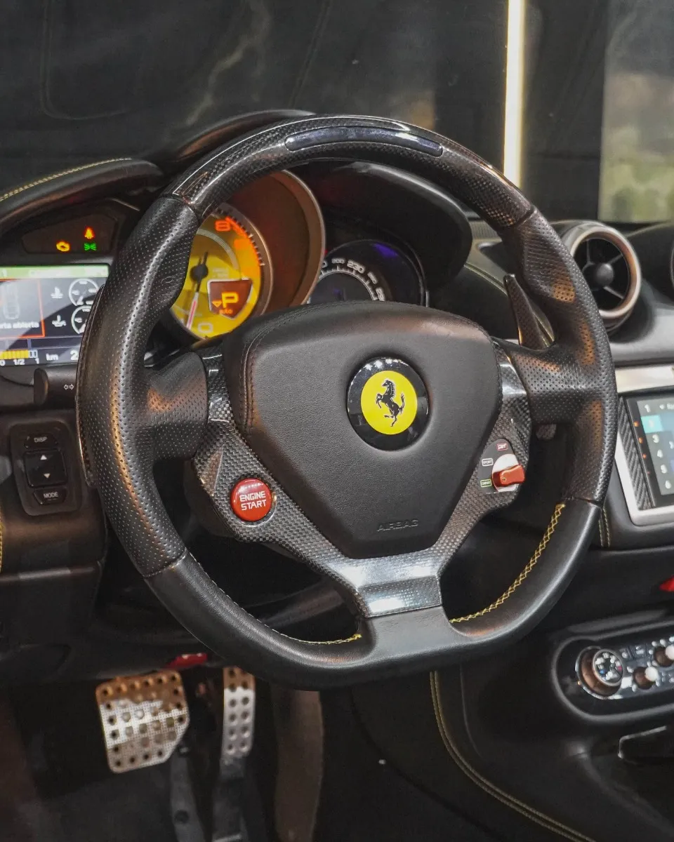 Conversível Ferrari California 2010 en Medellín — foto 6