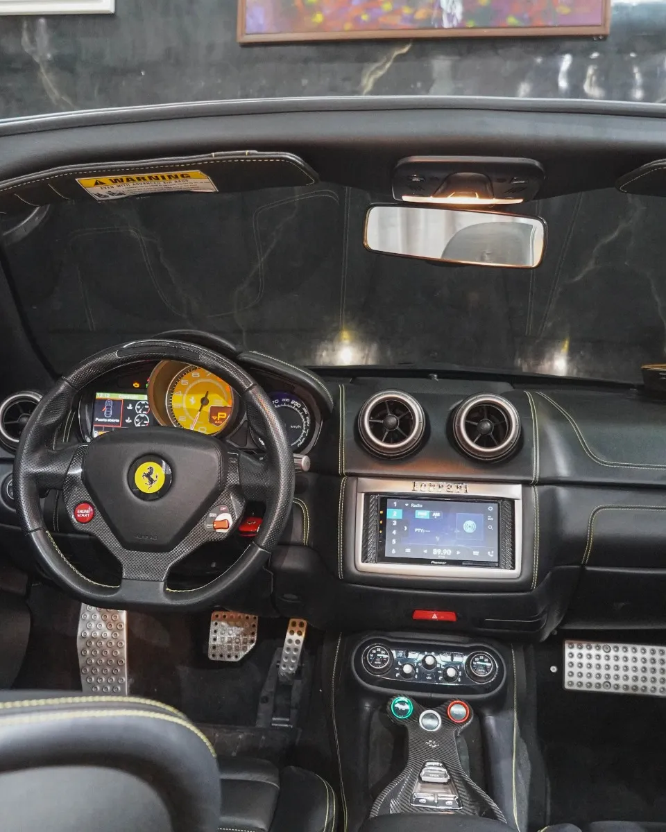 Conversível Ferrari California 2010 en Medellín — foto 7