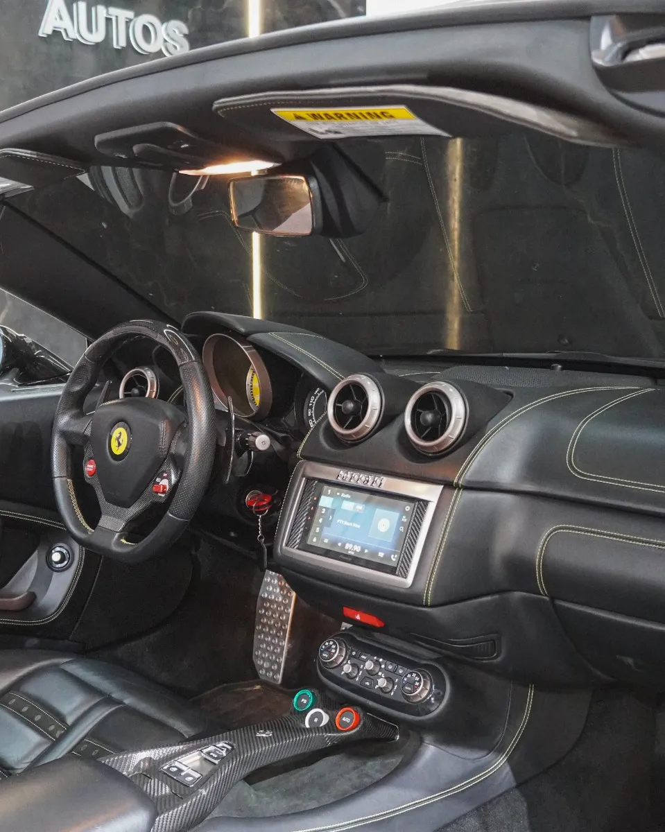 Conversível Ferrari California 2010 en Medellín — foto 8