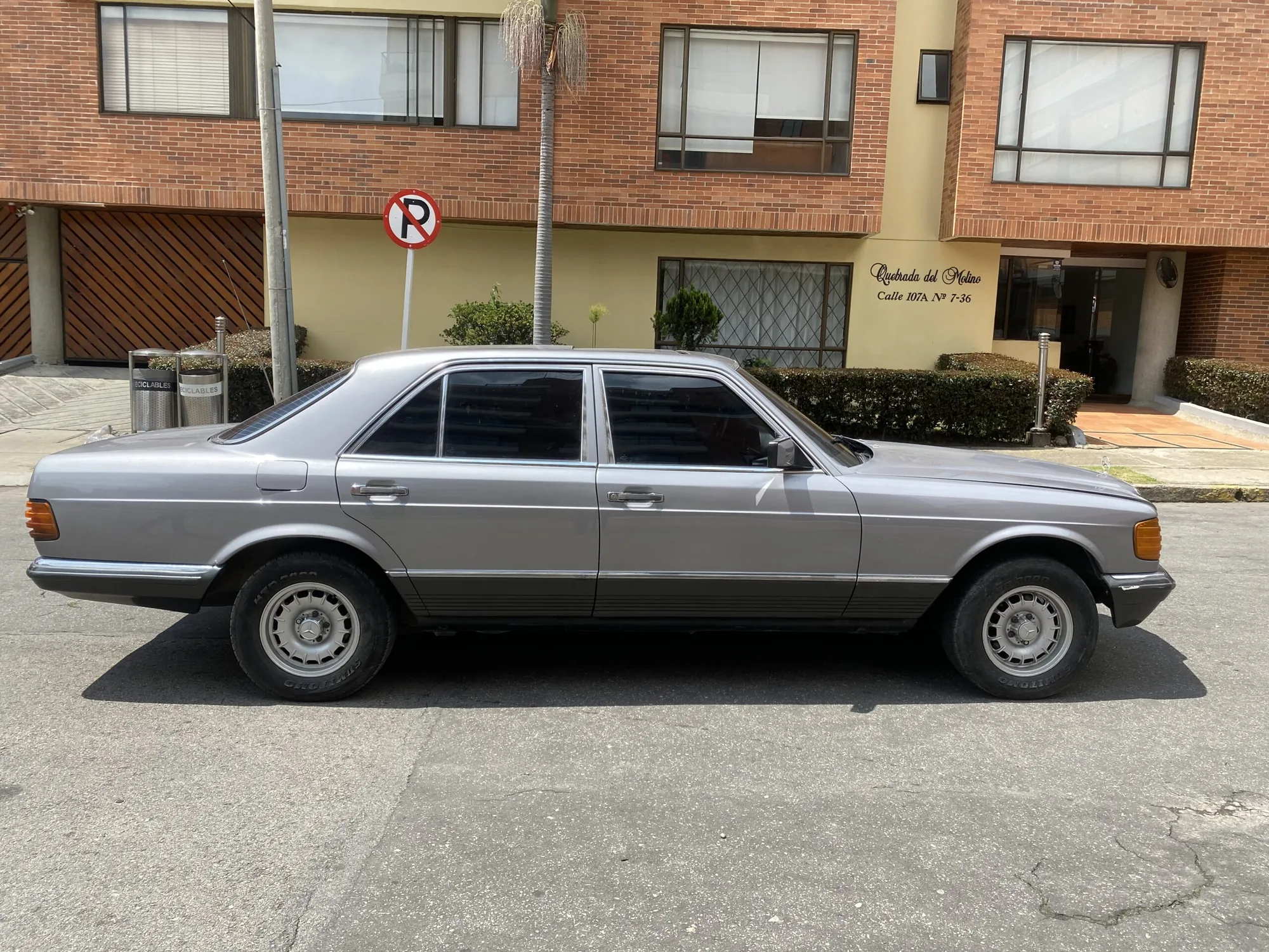 Sedán Mercedes-Benz 280 SE 1983 280 S en Bogotá — foto 2