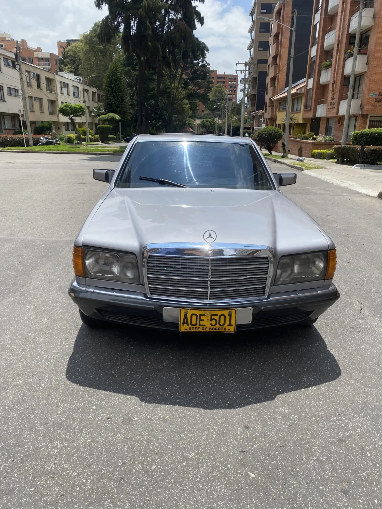 Sedán Mercedes-Benz 280 SE 1983 280 S en Bogotá — foto 3