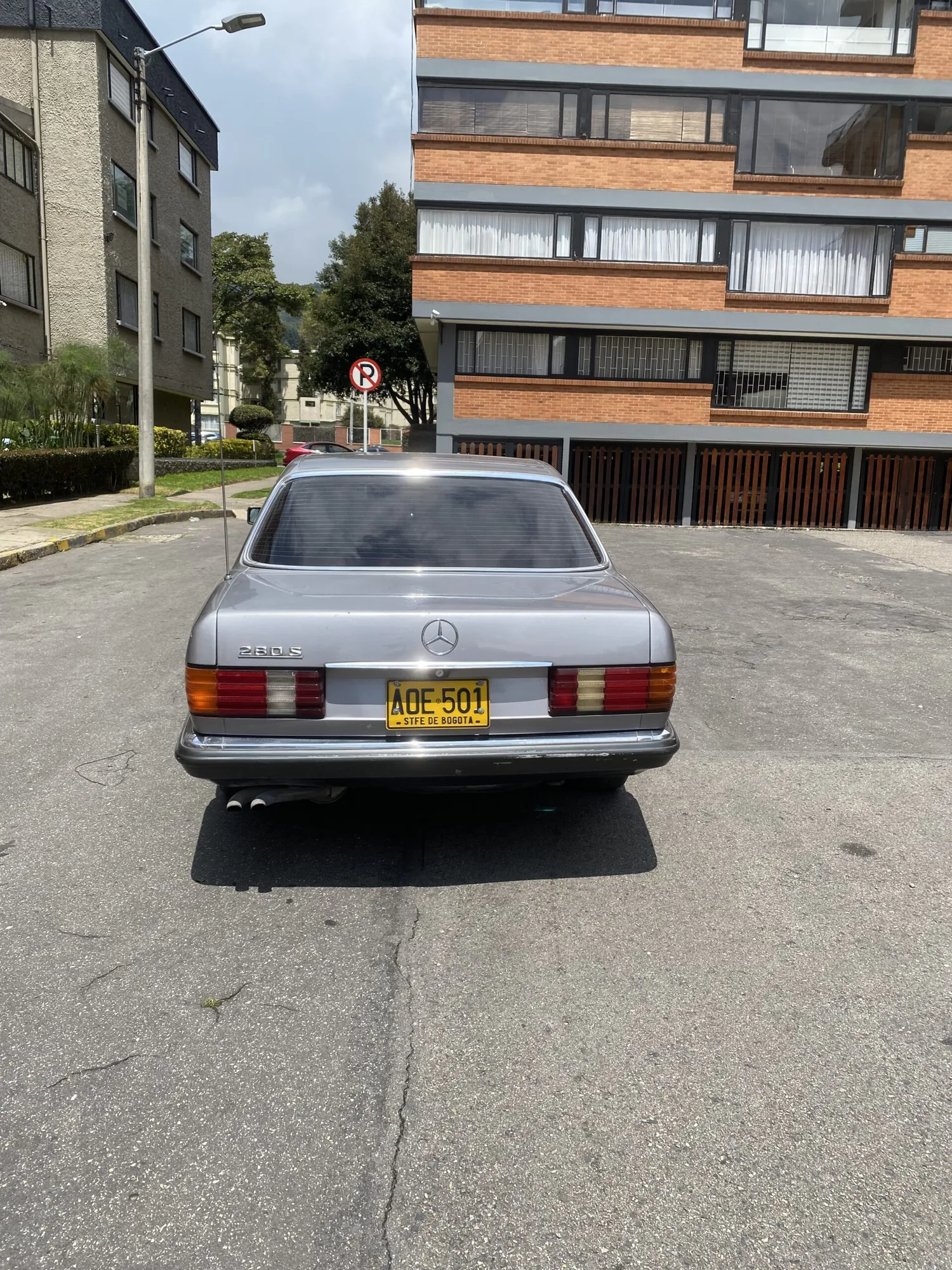 Sedán Mercedes-Benz 280 SE 1983 280 S en Bogotá — foto 4