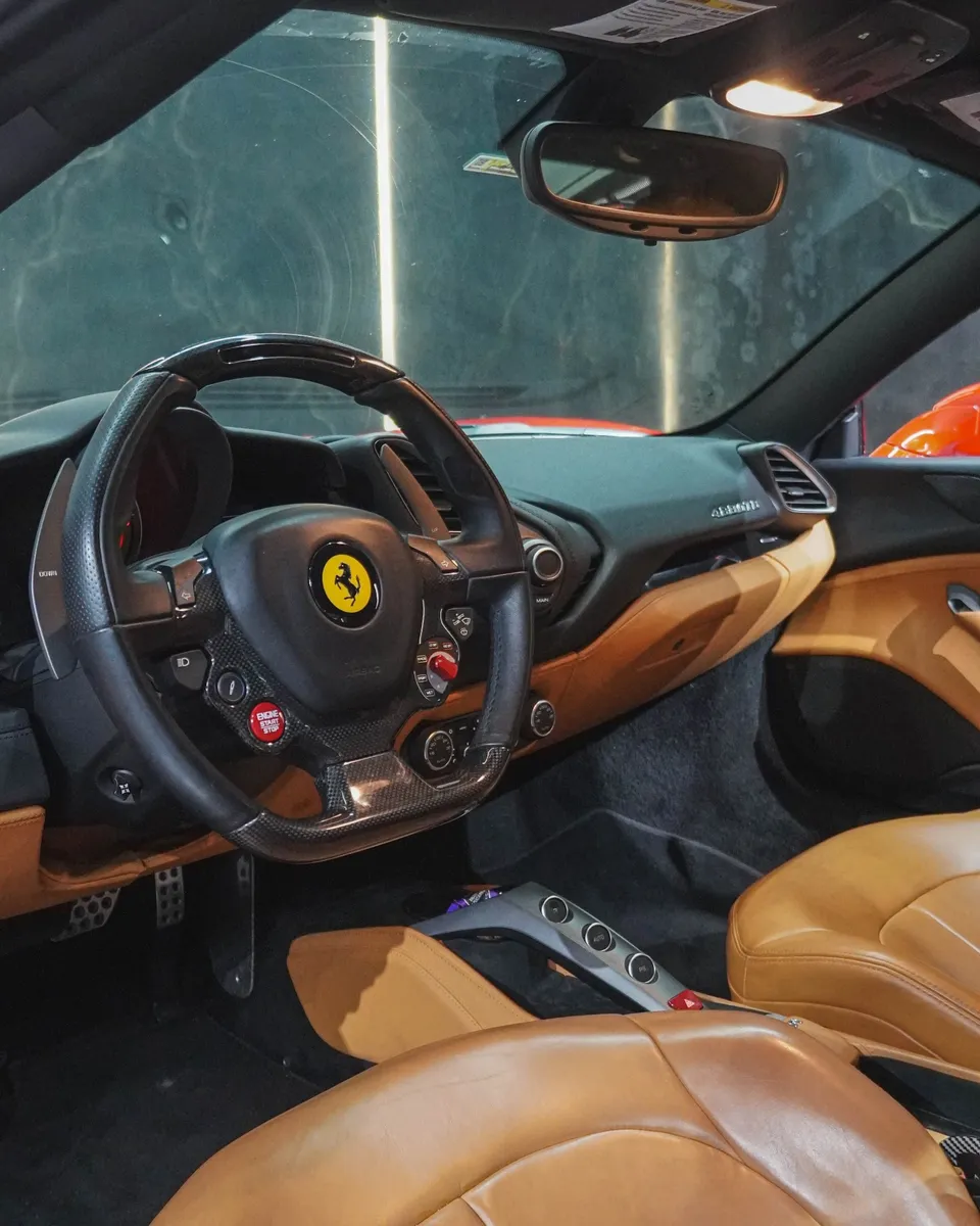 Cupê Ferrari 488 GTB 2016 en Medellín — foto 11