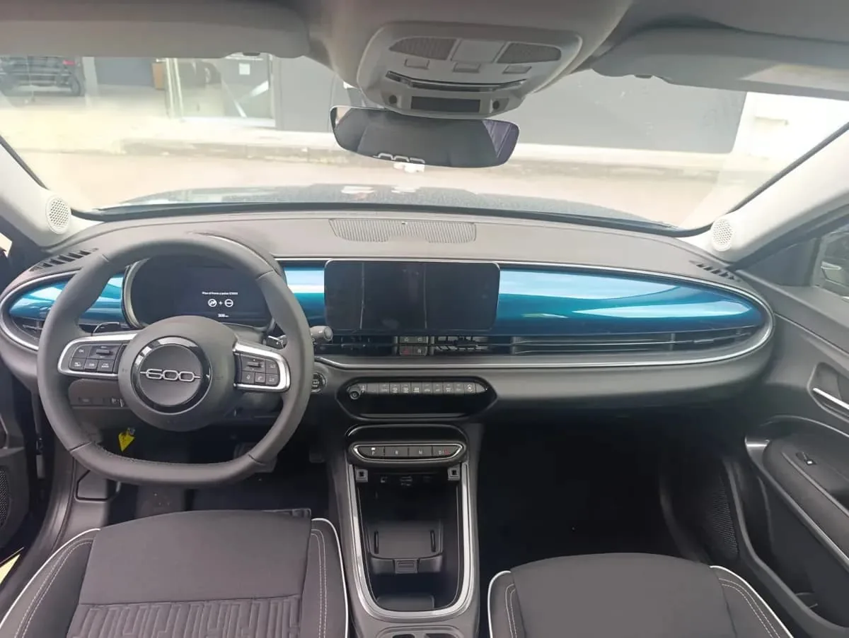 SUV Fiat 600 Hybrid 2026 en Barranquilla — foto 4