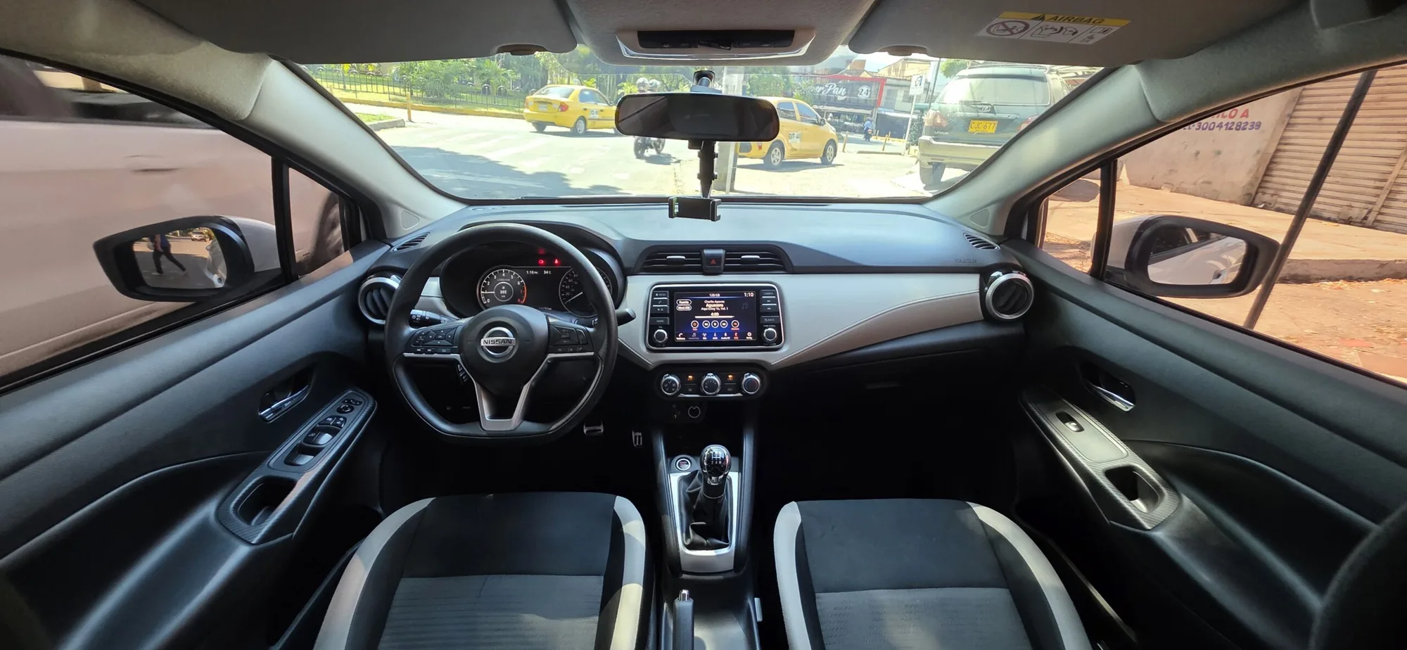 Sedán Nissan Versa 2023 Advance en Cali — foto 6