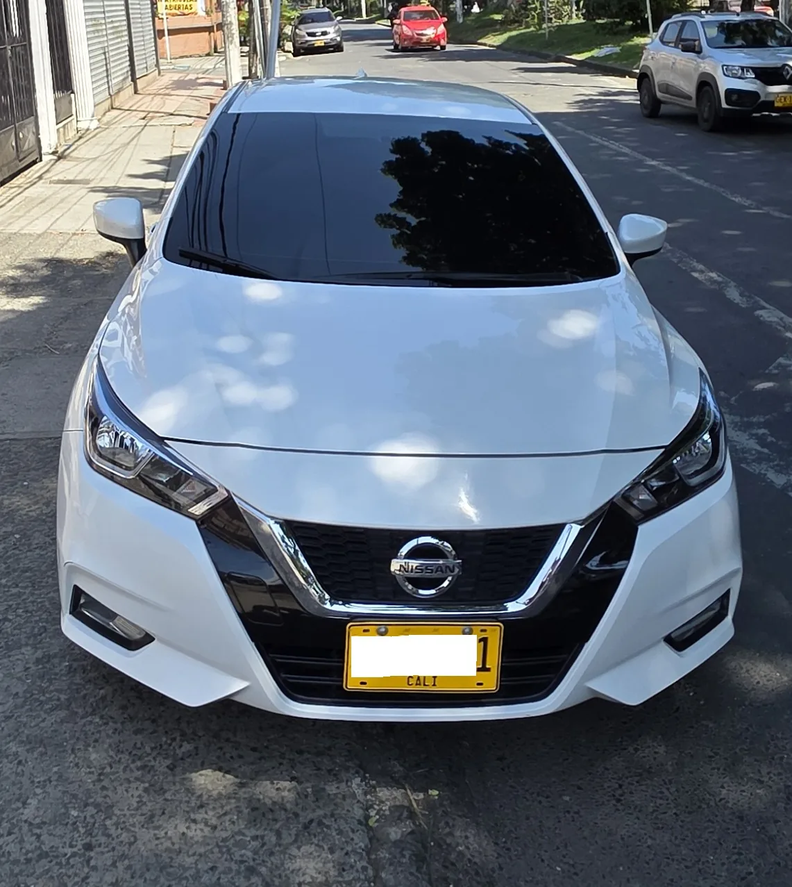 Sedán Nissan Versa 2023 Advance en Cali — foto 4