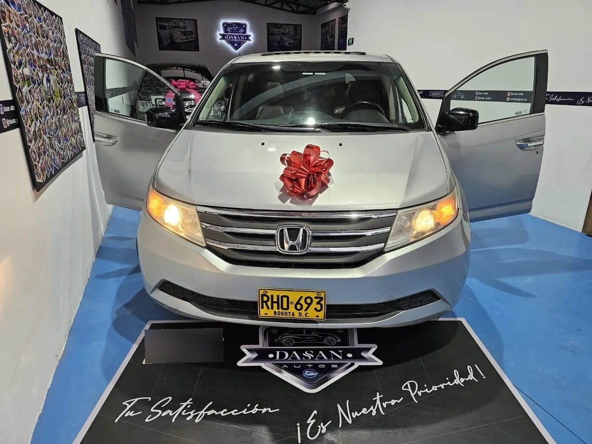 MiniVan Honda Odyssey 2011 en Bogotá — foto 2