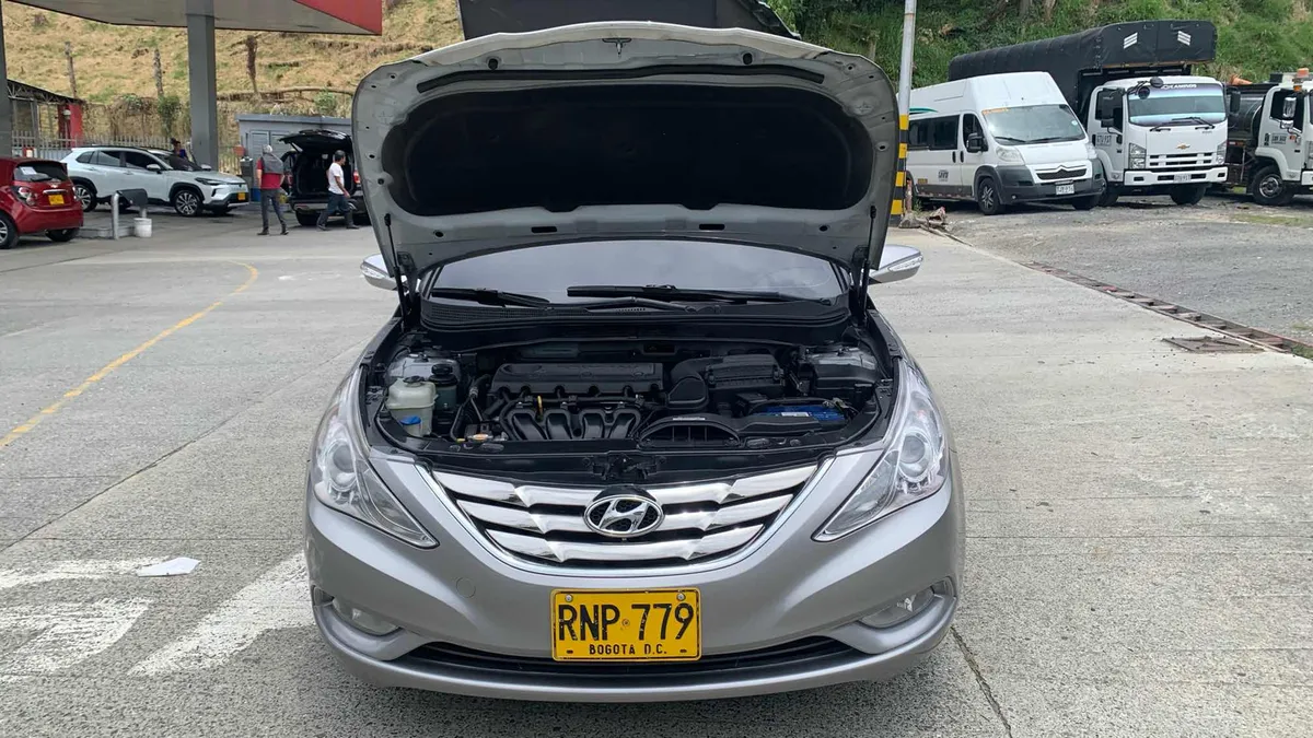 Sedã Hyundai Sonata 2012 en Manizales — foto 5