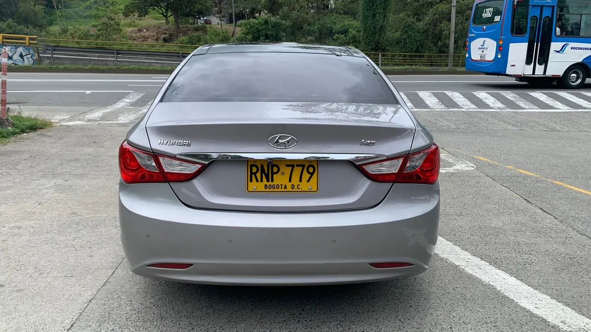 Sedã Hyundai Sonata 2012 en Manizales — foto 3