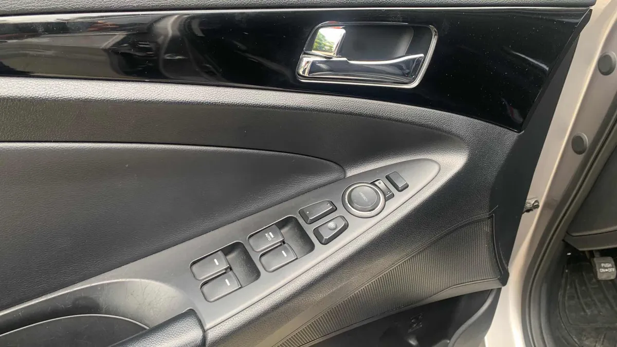 Sedã Hyundai Sonata 2012 en Manizales — foto 10