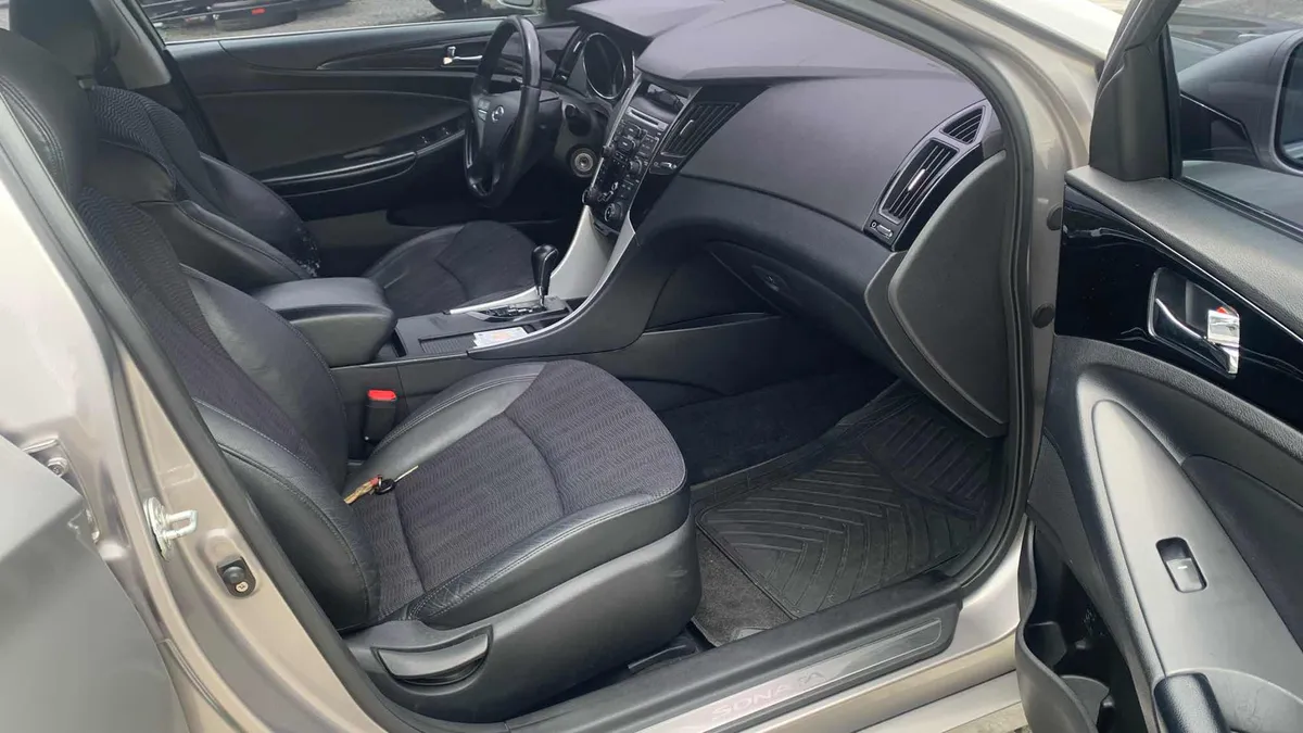 Sedã Hyundai Sonata 2012 en Manizales — foto 6