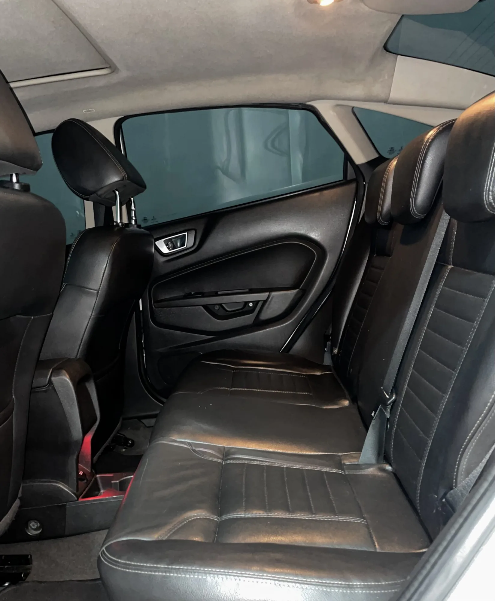 Hatchback Ford Fiesta Titanium 2015 en Cali — foto 12
