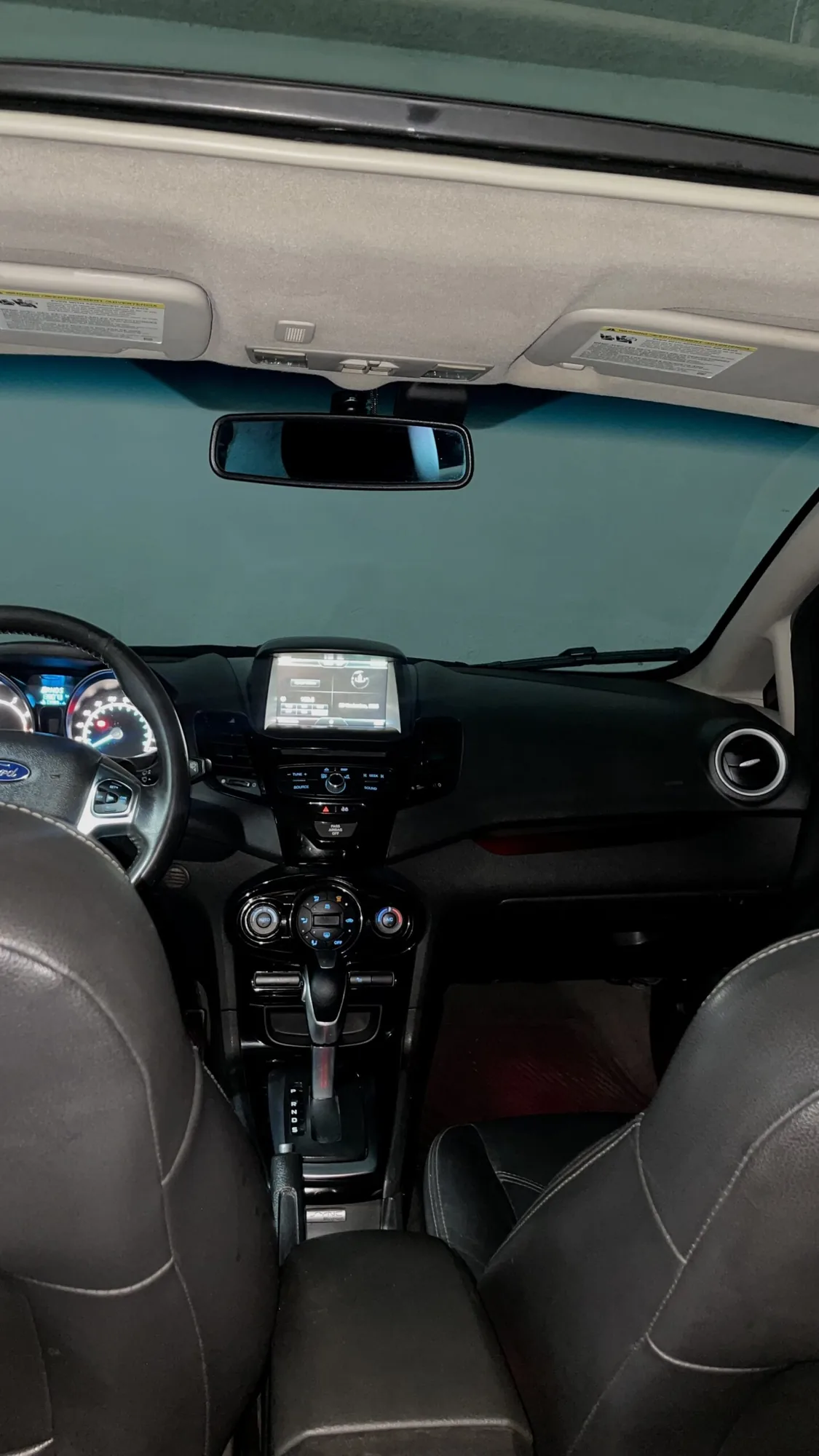 Hatchback Ford Fiesta Titanium 2015 en Cali — foto 6