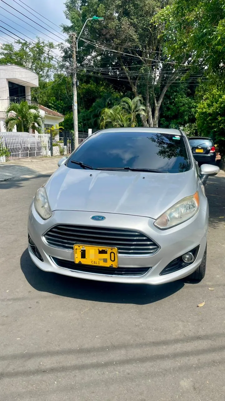 Hatchback Ford Fiesta Titanium 2015 en Cali — foto 5