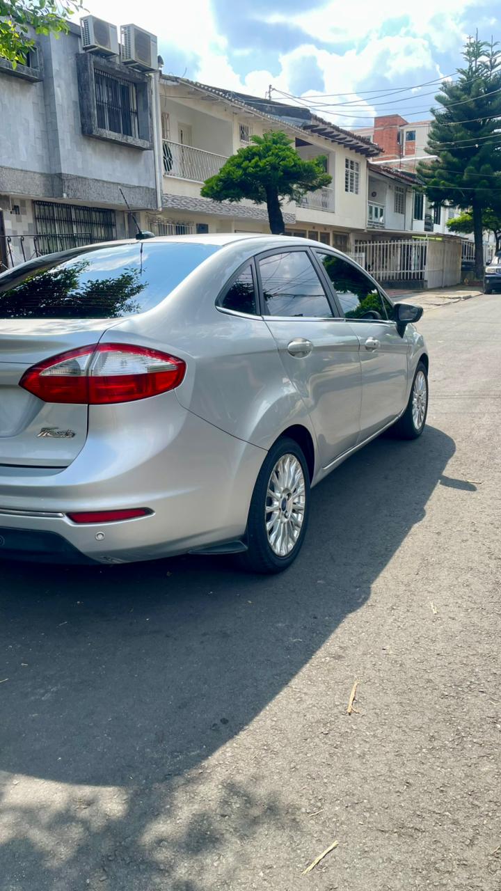 Hatchback Ford Fiesta Titanium 2015 en Cali