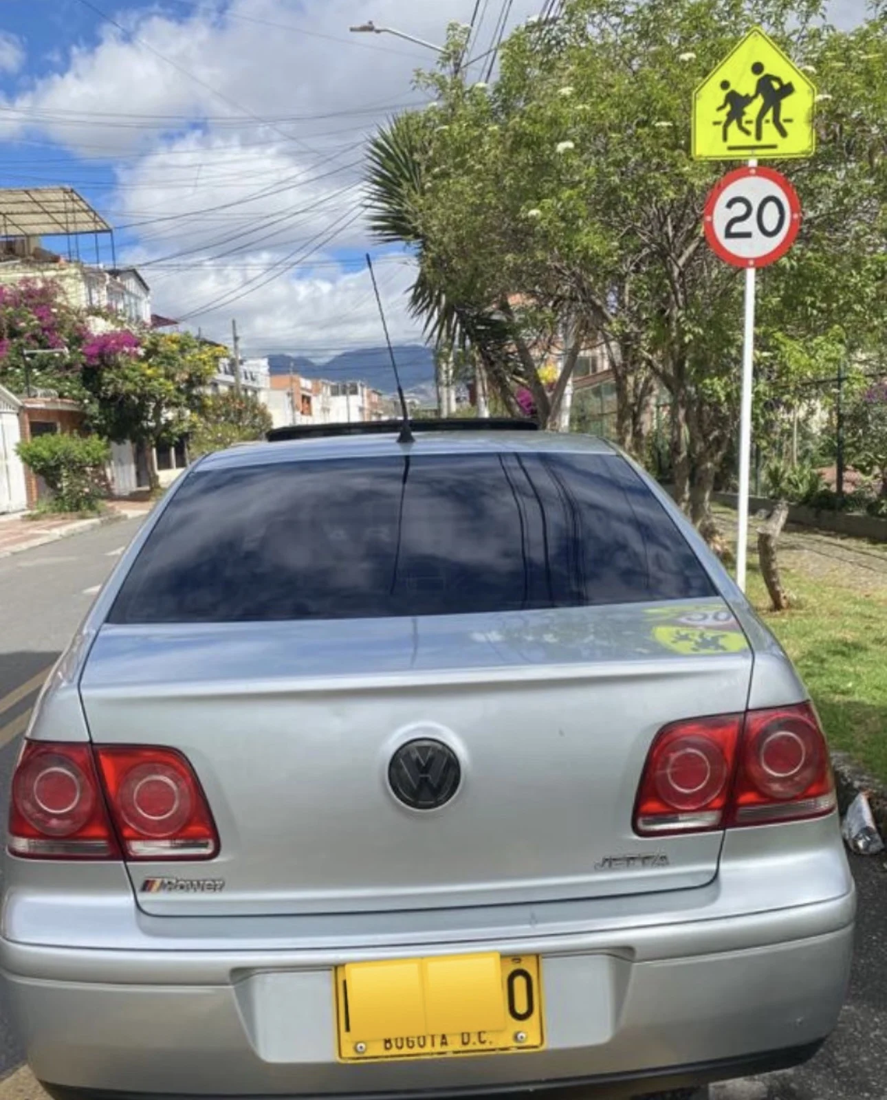 Sedã Volkswagen Jetta 2011 Trendline en Bogotá — foto 5