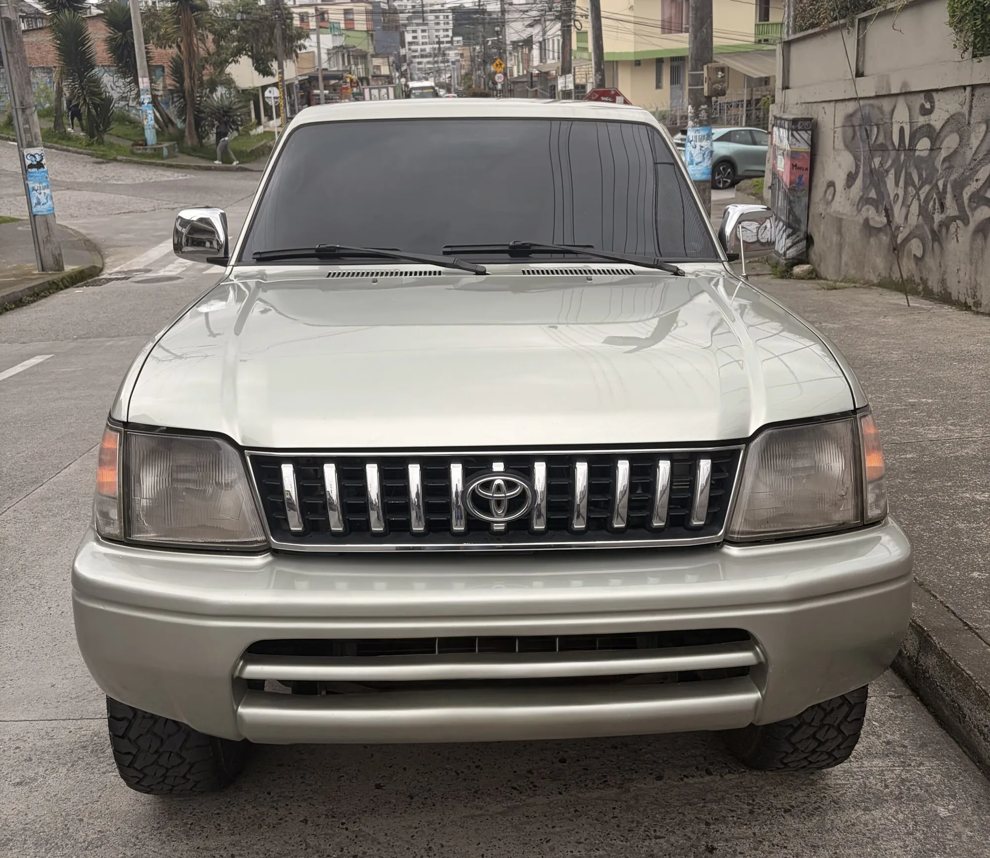 SUV Toyota Prado Sumo GX 2004 Sumo 2.7 4x4 mecánica  en Manizales